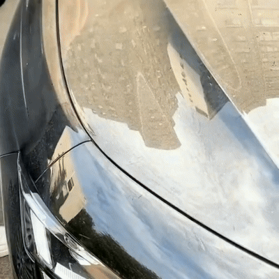 Démonstration du Spray Céramique Optimo™ PRO appliqué sur carrosserie – le produit créeDémonstration du Spray Céramique Optimo™ PRO appliqué sur carrosserie – le produit crée un effet brillant miroir et protège la peinture contre la saleté, les UV et l’humidité. un effet brillant miroir et protège la peinture contre la saleté, les UV et l’humidité.